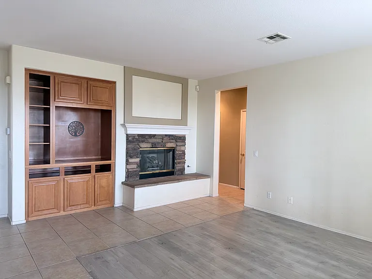 12199 Saxon Dr — Photo 6