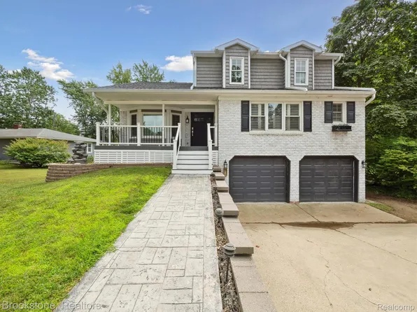 576 E Flint St, Lake Orion, MI 48362