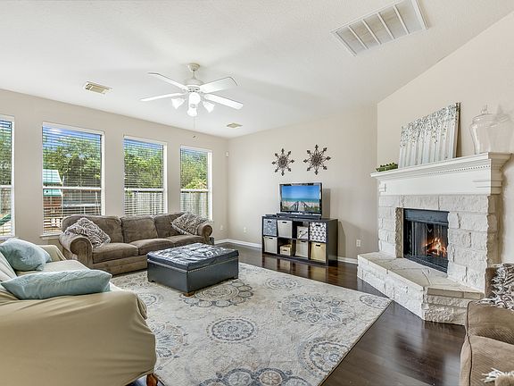 5th image of 704 Stevenage Dr