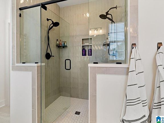 5th image of 425 Stonewood Trl