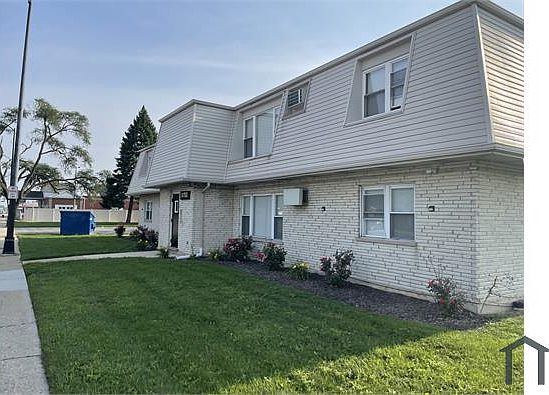 2nd image of 10769 S Pulaski Rd #4