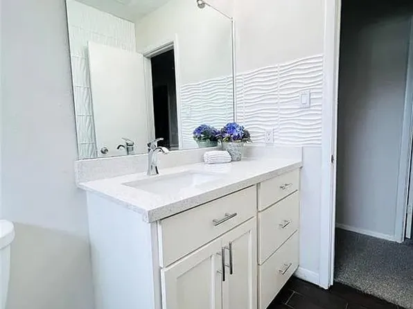 10018 Chesterfield Dr, Houston, TX 77051