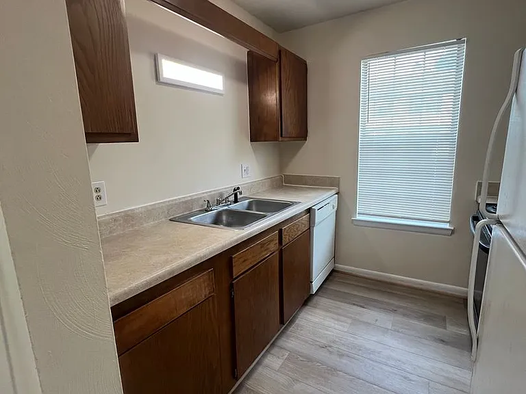 2609-2643 Elliott Ave — Photo 1