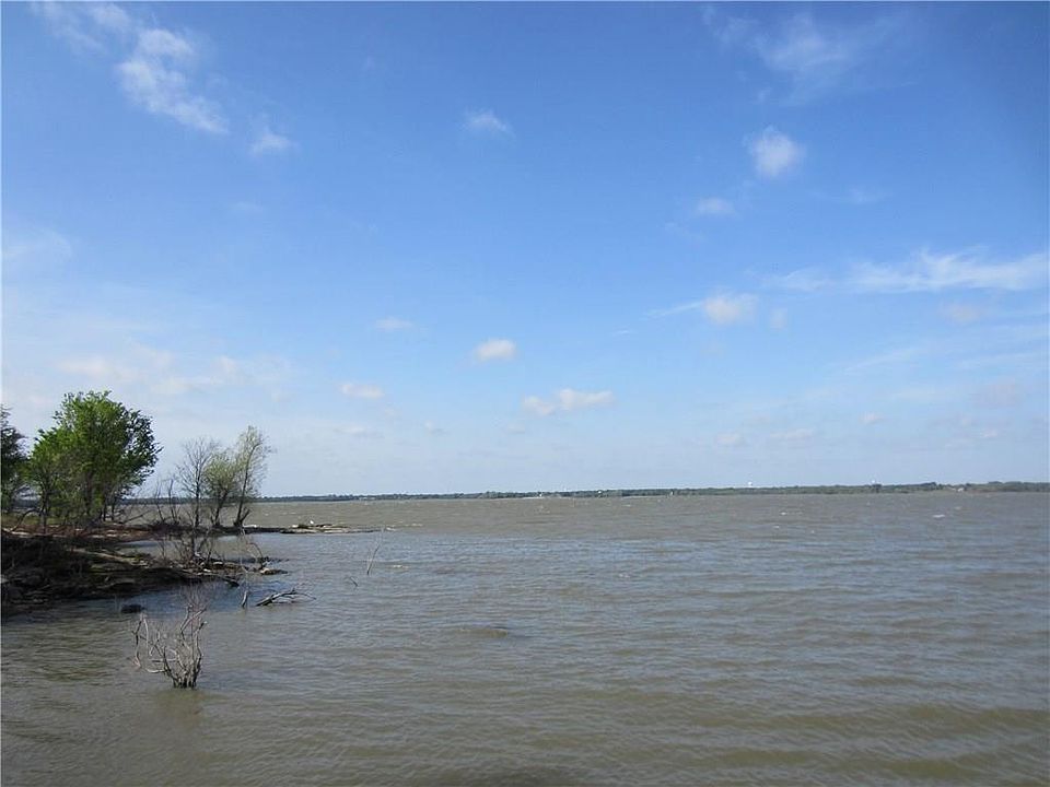 2nd image of 1010 Lakeshore Blvd