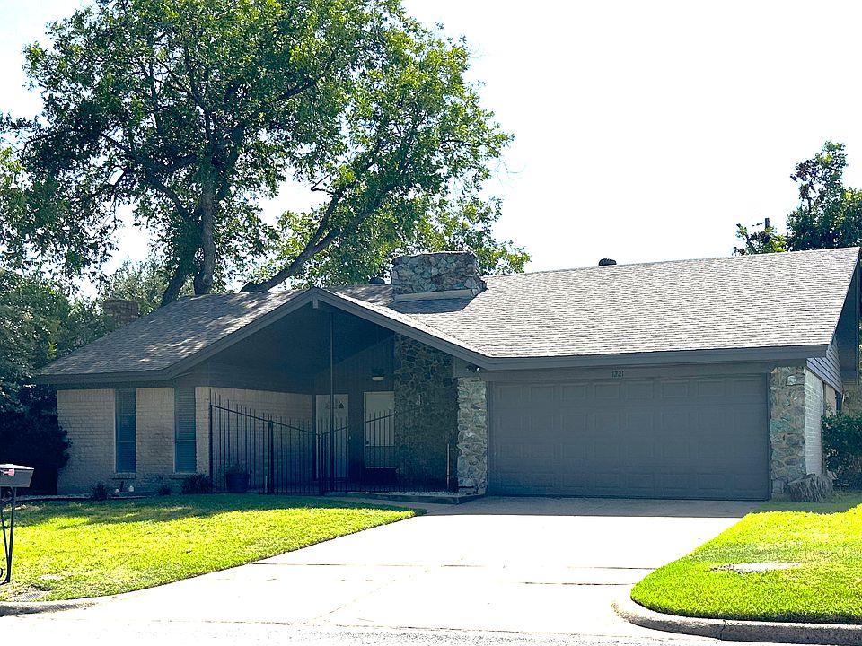 1221 Royal Terrace, Hurst TX