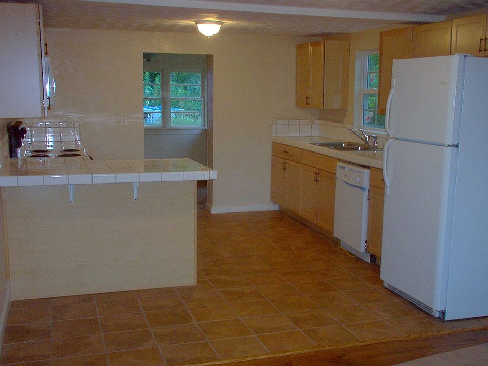 2nd image of 533 Muskrat Creek Rd
