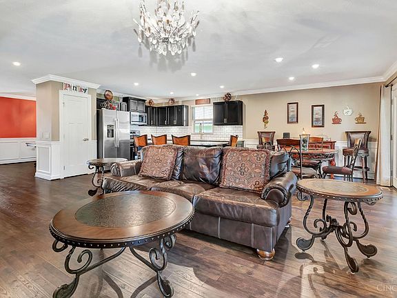 5th image of 5737 Barclay Ln