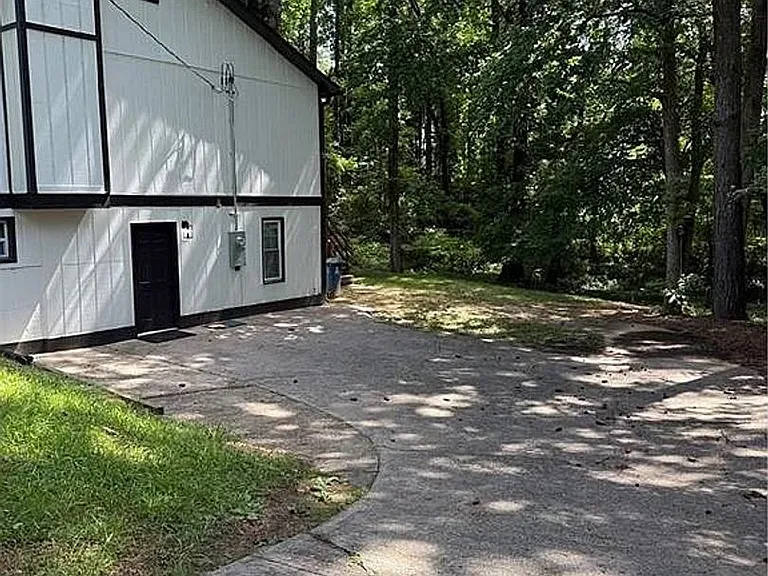 721 Wedgewood Dr #B — Photo 17