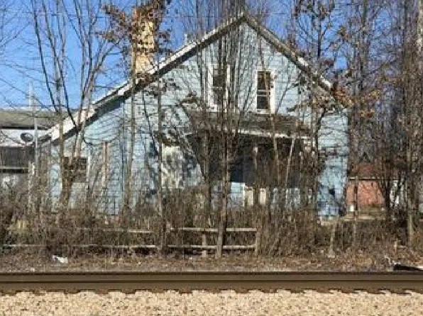 317 E 4th St, Uhrichsville, OH 44683