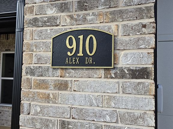 2nd image of 910 Alex Dr