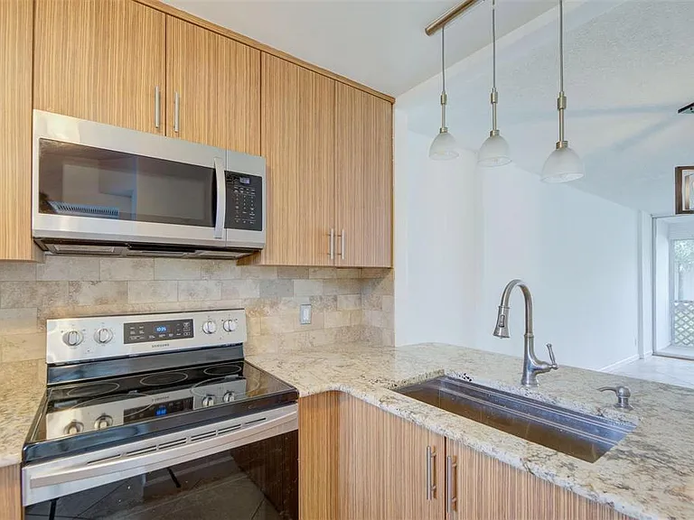 113 Royal Park Dr #1H — Photo 3