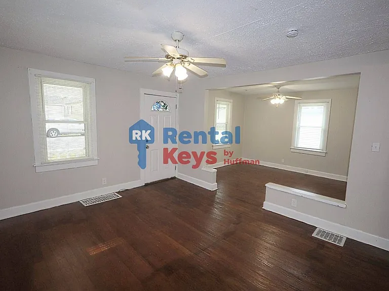 112 N Woods Ave — Photo 4