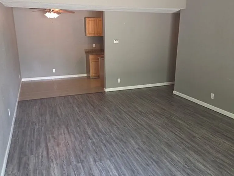 6517 N Lexington Dr — Photo 2