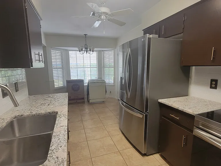 Updated kitchen with new appliances
*New dishwasher has been installed*