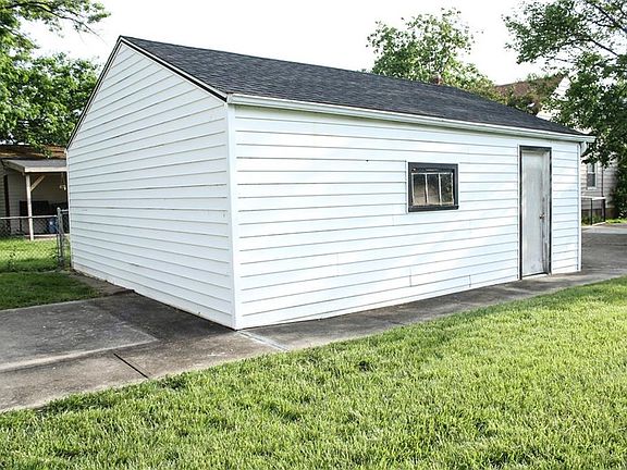 4th image of 395 E 271st St