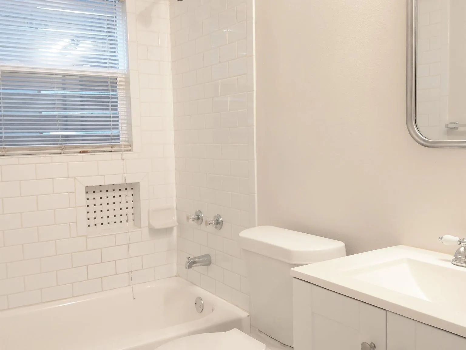 1 bed, 1000 sqft, $1,995 — Photo 4