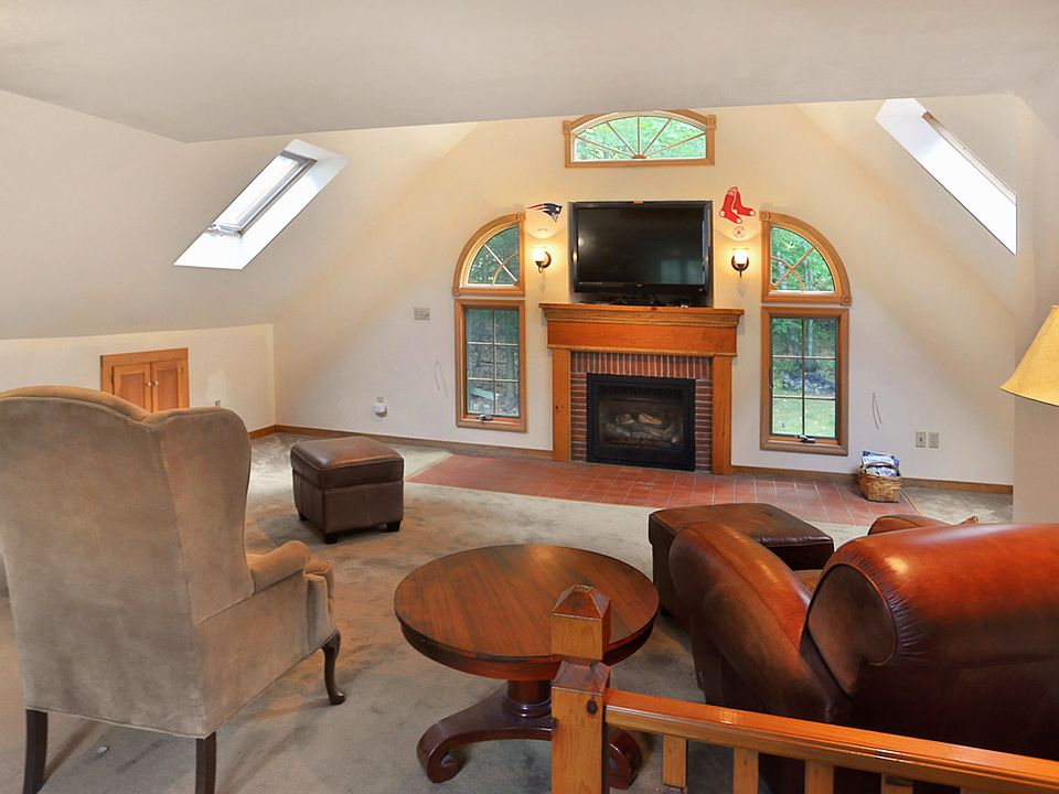 2nd image of 11 Great Hill Ct