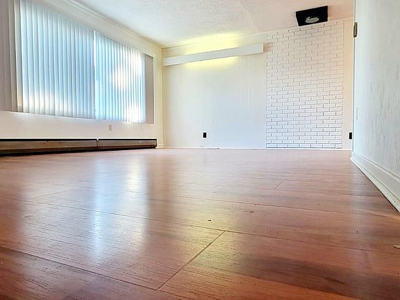 2nd image of 1522 Mahan Ave
