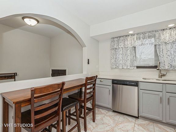 5th image of 68 Parliament Dr W Unit 68