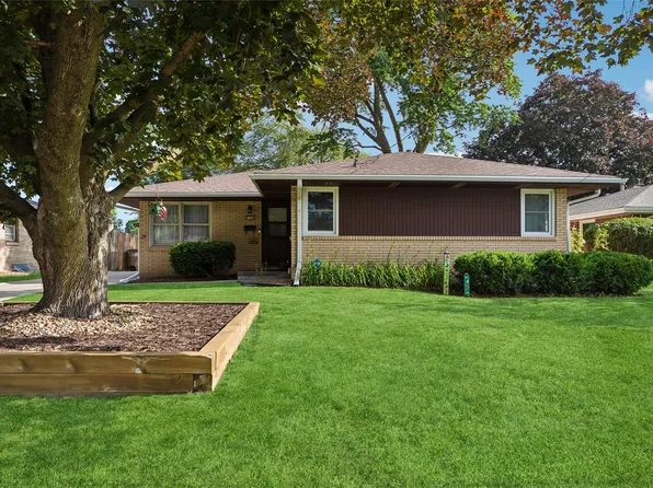 1705 Hillside St, West Des Moines, IA 50265