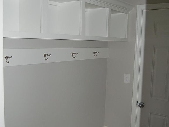 5th image of 205 Senna Dr