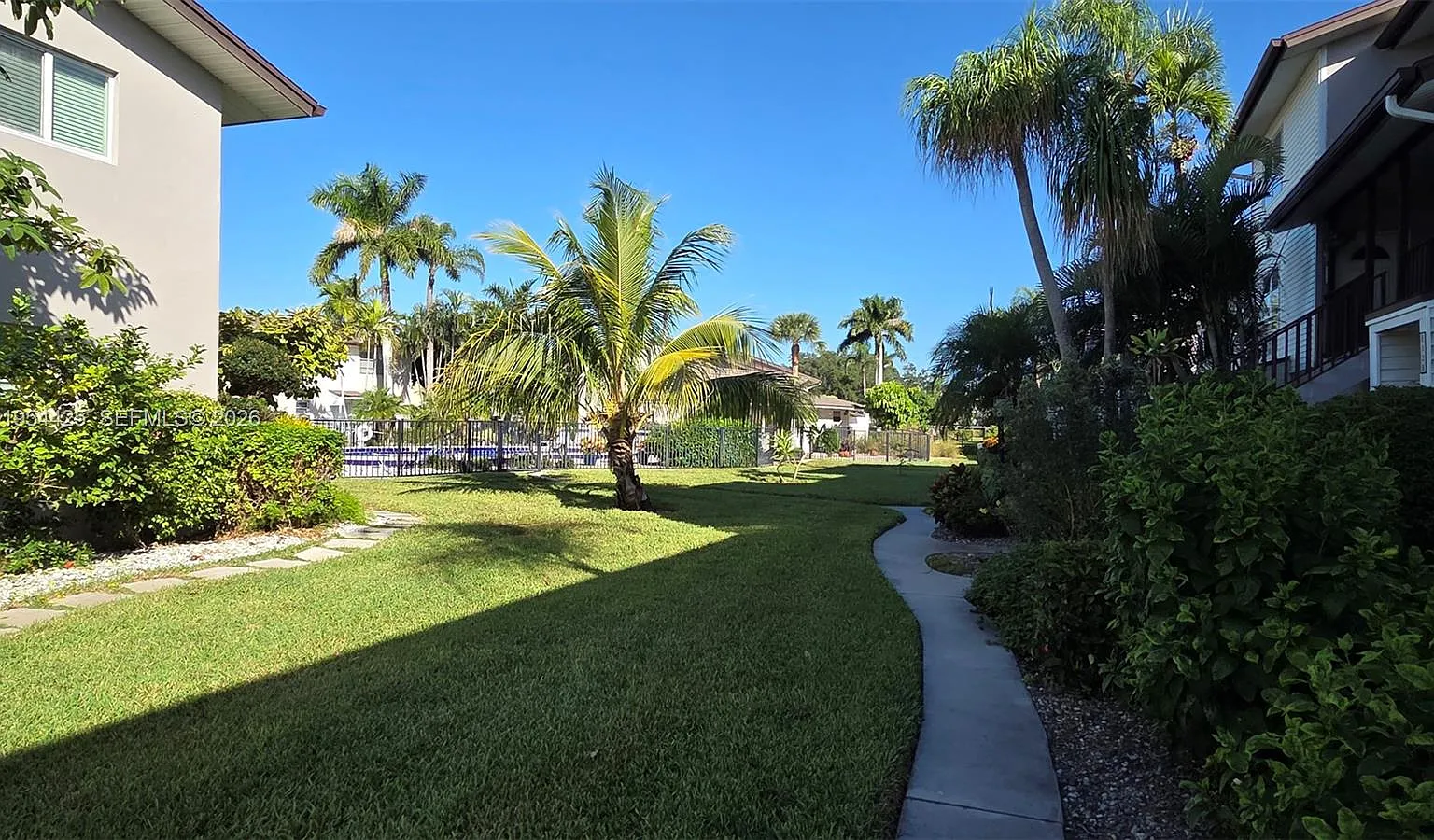 2 bed, 2.5 bath, 1348 sqft, $1,975 — Photo 4