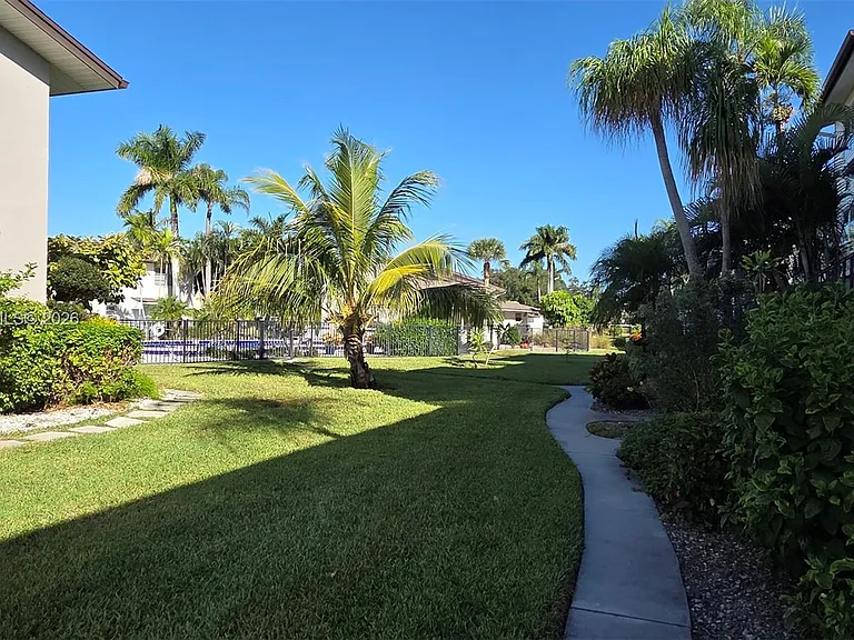 180 Cypress Way E #E230 — Photo 4