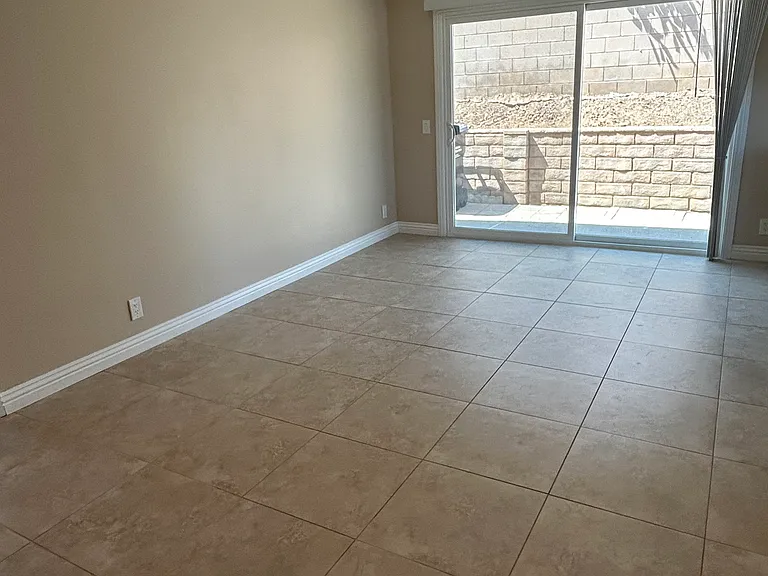 912 Redlen Ave — Photo 3