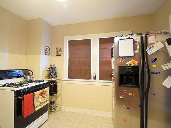 5th image of 3018 Lucerne Ave
