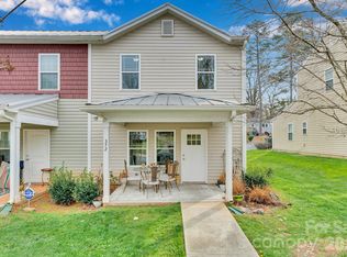 372 E Mills Ave, Mooresville, NC 28115