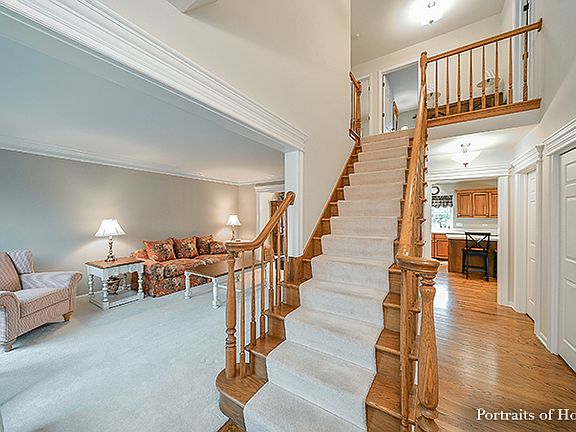 Two-story foyer