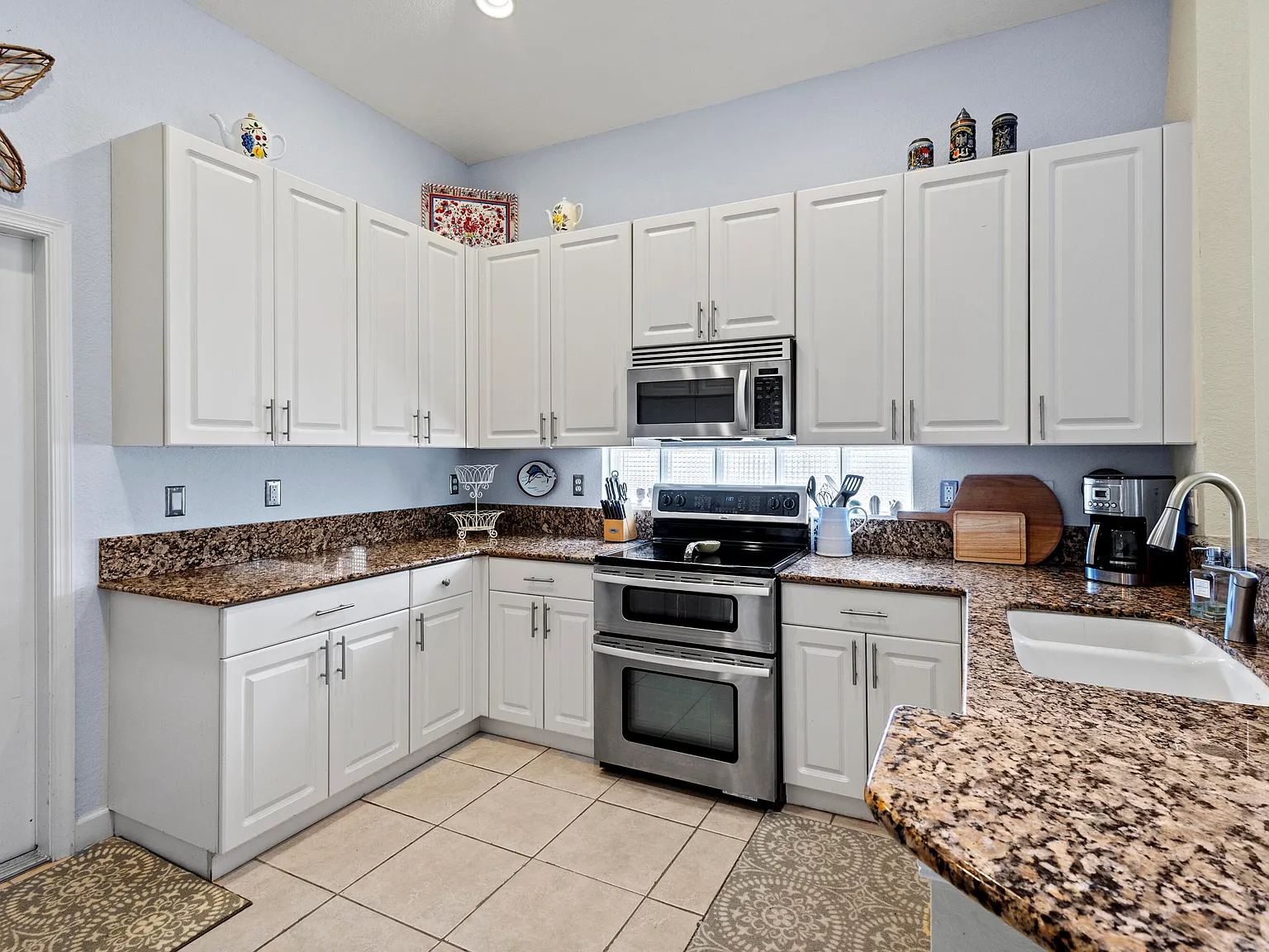 2 bed, 2.0 bath, 1663 sqft, $3,125 — Photo 2