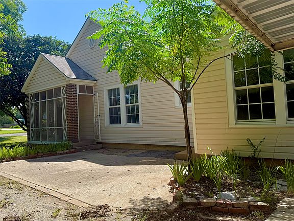 2nd image of 2700 Elizabeth Dr