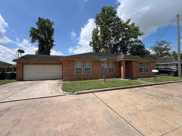 3 bed, 2.0 bath, 1400 sqft, $1,850 — Photo 2