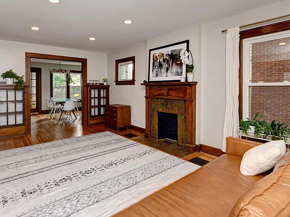 3rd image of 2644 Glenmawr Ave