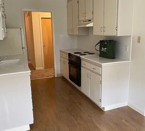 2nd image of 3100 Vicente St #202