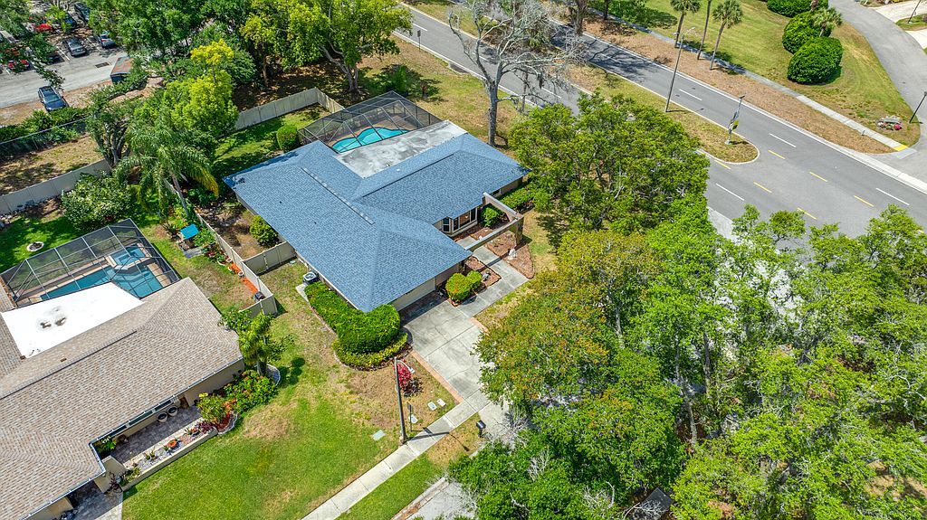 10 Linden Ln - Property Image