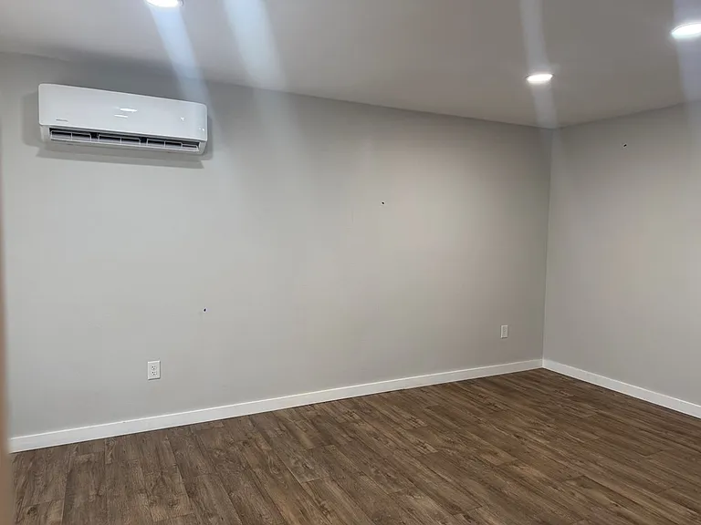 2705 Cambridge St — Photo 12