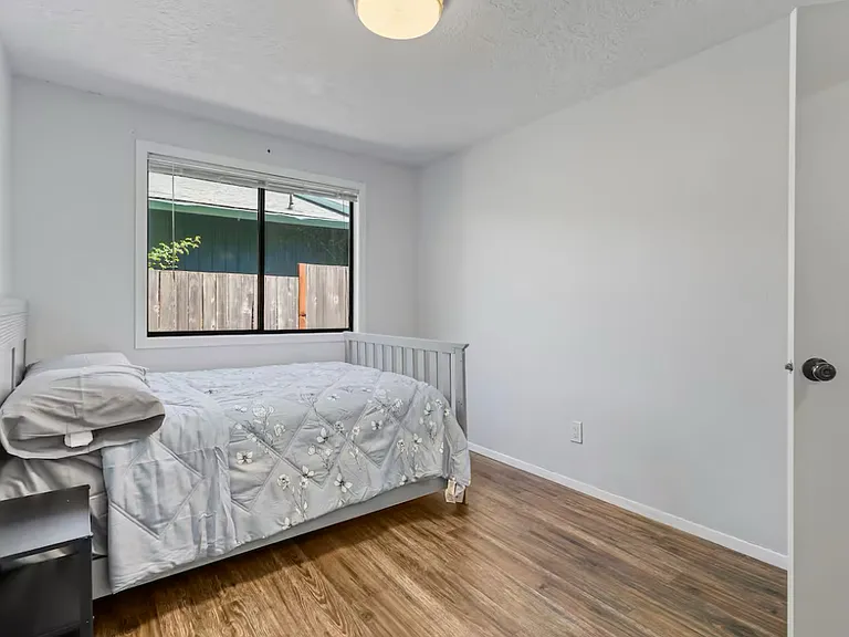 8232 SW Tygh Loop — Photo 3