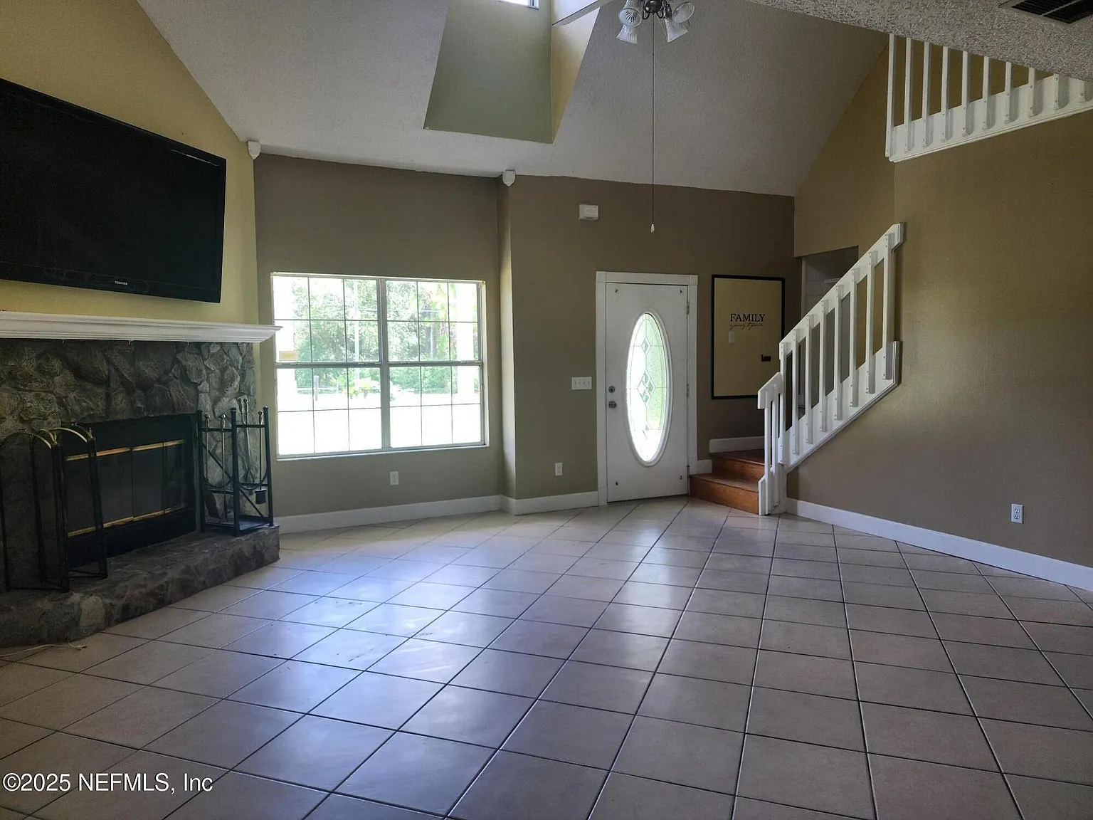 3 bed, 2.0 bath, 1680 sqft, $2,600 — Photo 2