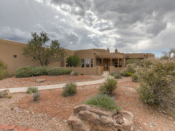 3rd image of 5 Third Mesa Ct