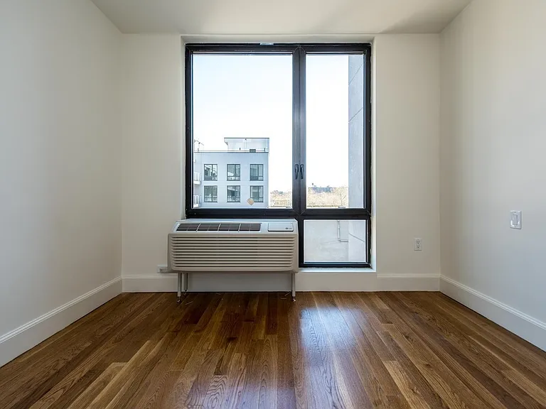 1 Duffield St #582 — Photo 2