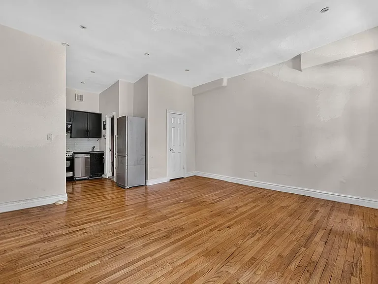 228 E 84th St #1R — Photo 2