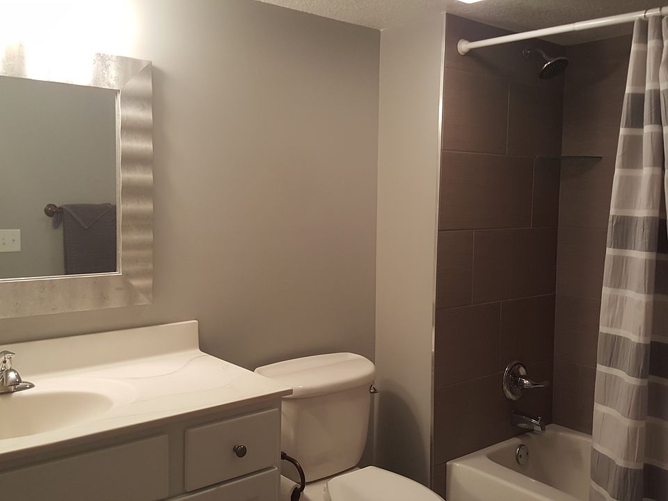 Lower Level Full bathroom 
