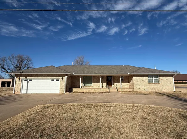 100 W 3rd St, Watonga, OK 73772