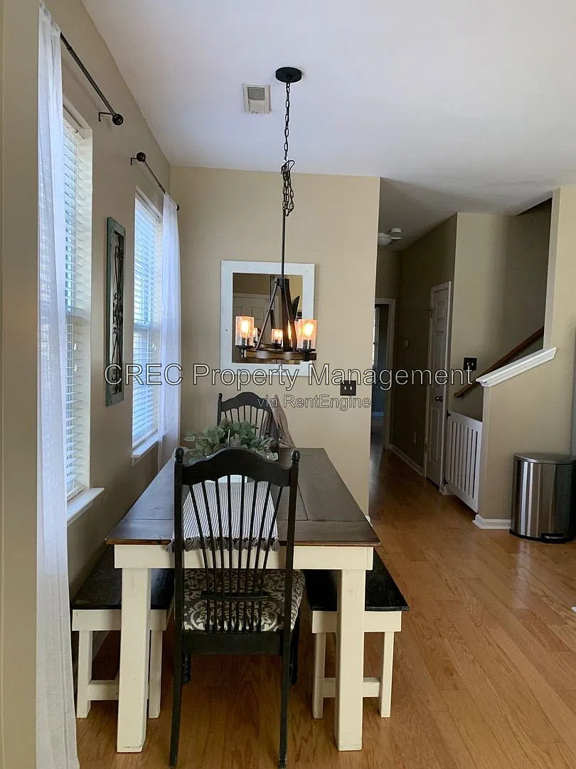 3 bed, 2.5 bath, 1611 sqft, $2,100 — Photo 4