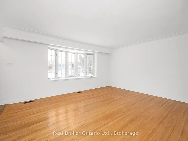 39 Westminster Ave #UPPER — Photo 3