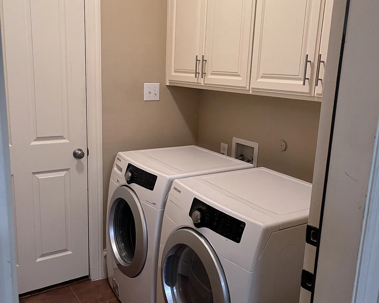 3 bed, 2.5 bath, 2521 sqft, $2,700 — Photo 2