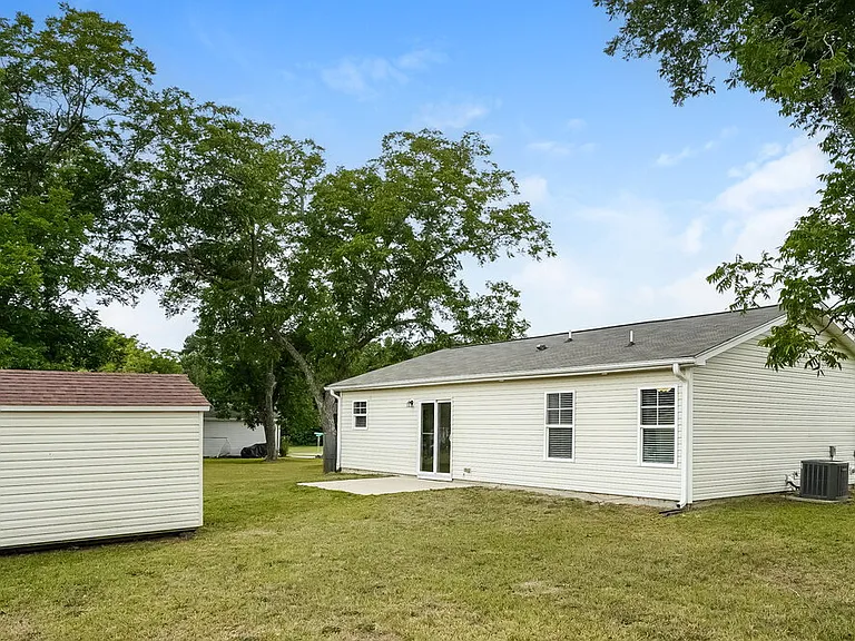 138 Johnston Farms Dr — Photo 16