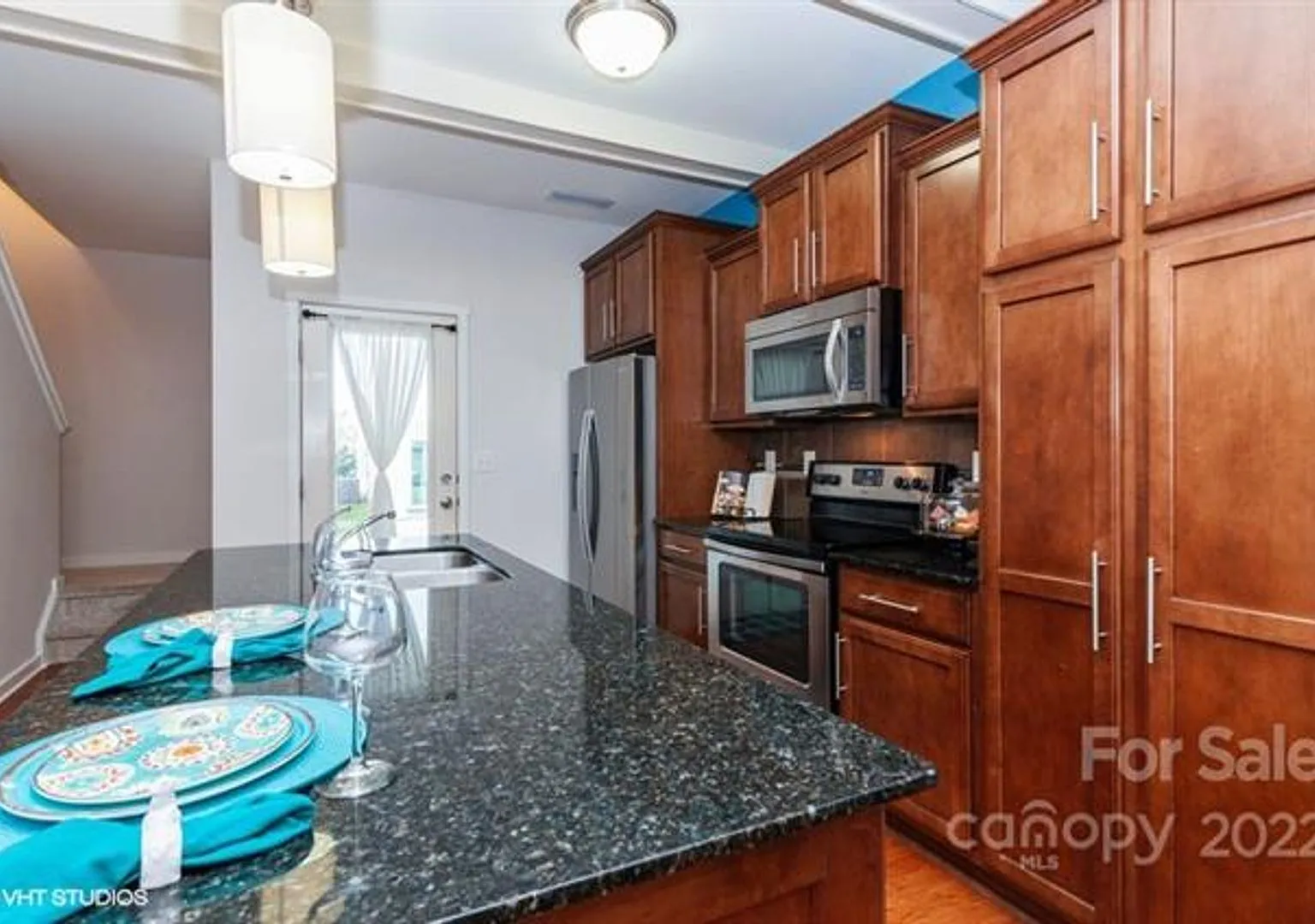 Bright 2BR 2.5BA Home w/ Granite + Huge Island Loft in Fort Mill — Photo 4